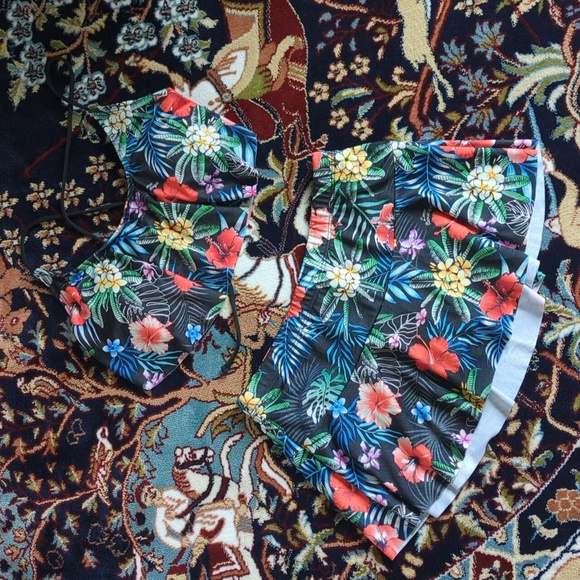 Hibiscus 🌺 Floral Bikini (Purchased in Hawaii) - Picture 1 of 7